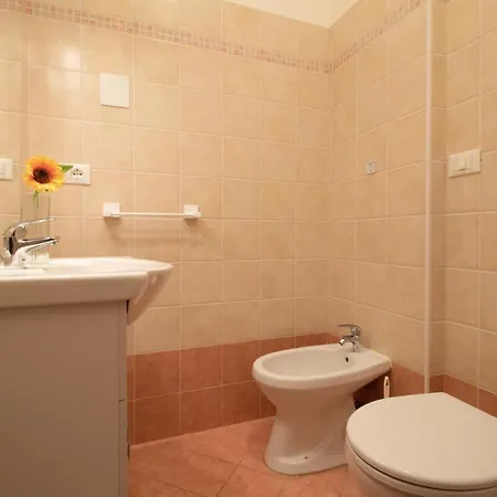 Sunflower Apartment *